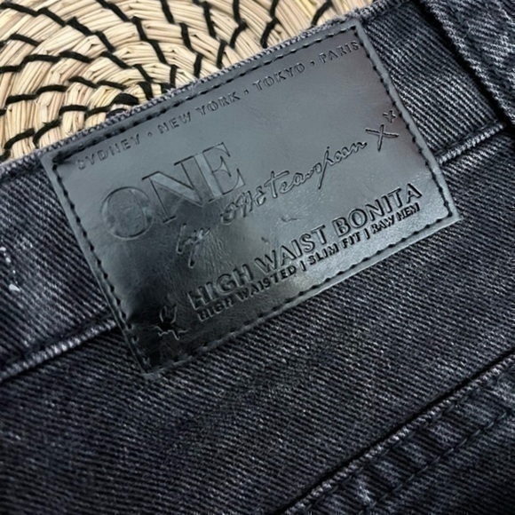 ONE TEASPOON | Bonita Black High Waist Denim  Short raw hem - size 24 - waist 26 - Picture 9 of 9